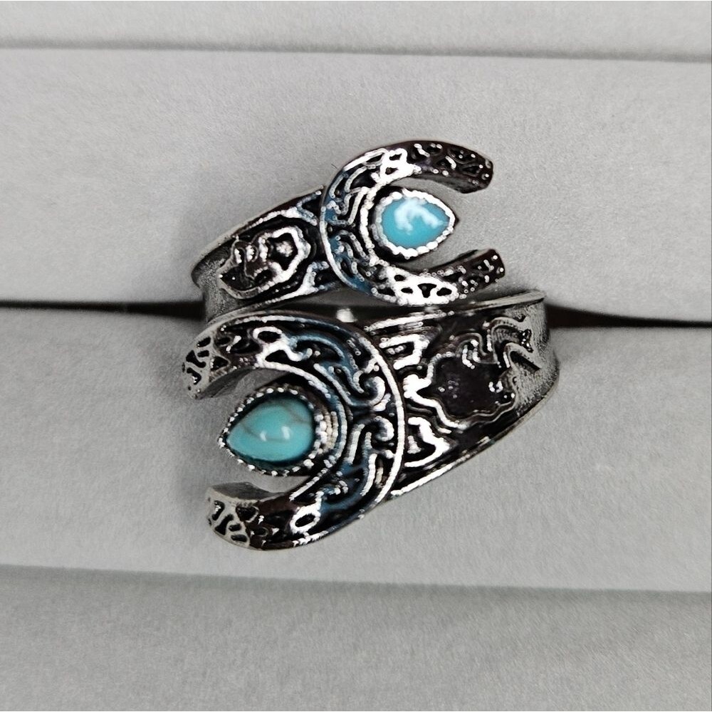 Silver Horeshoe Openwork Ring With Turqouise Sz 8 Bypass